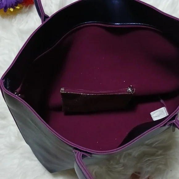 NWT Bath & Body Works large blue tote,  with small glitter pouch that zips - Picture 5 of 8